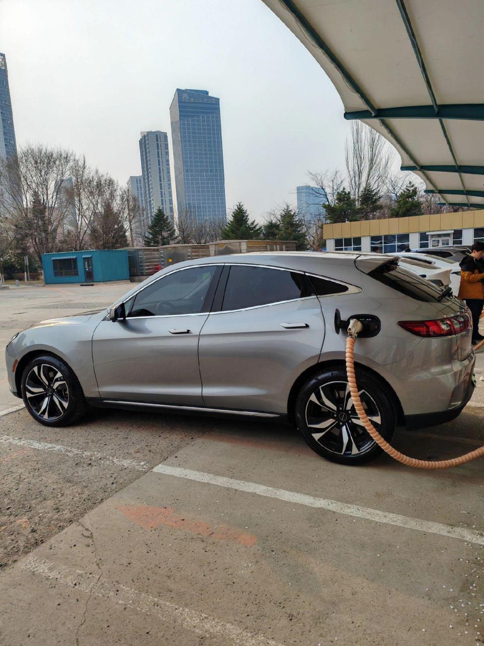 华为赛力斯sf5 华为智选四驱版,最高配,21年8月上牌,纯电续航180km,满