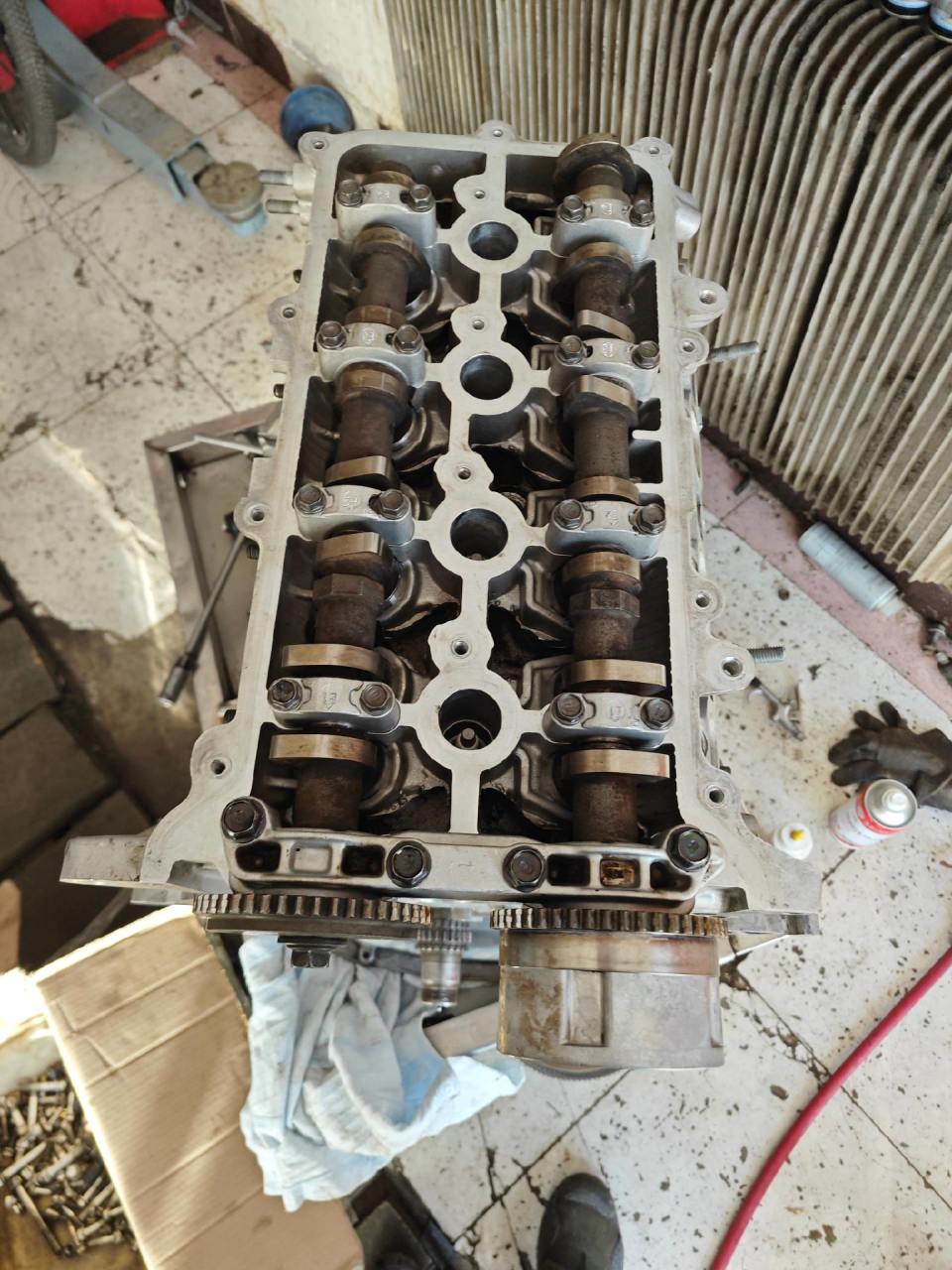 现代悦动发动机大修   用点好机油不至于这么多油泥