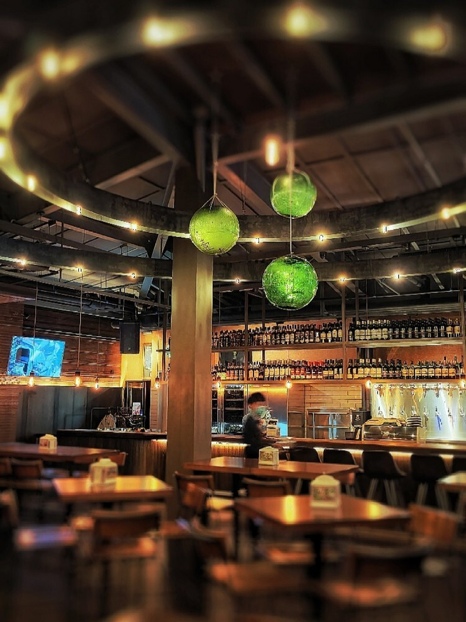 海风酒吧～吹着海风听着音乐 阿那亚～海风酒吧 推荐指数:78分 坐落在