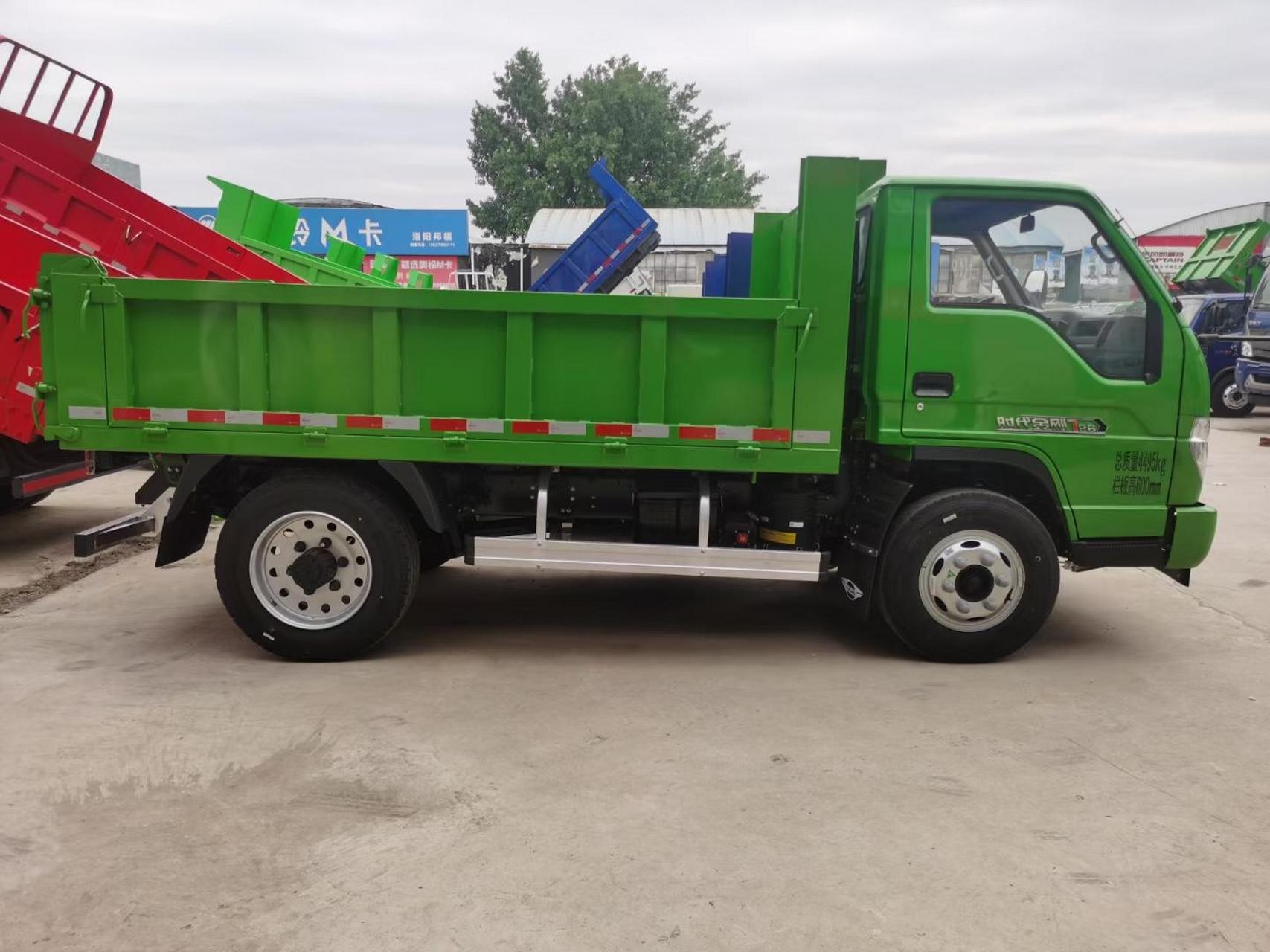 福田出品必是精品,时隔两年,经典在现,时代金刚726自卸车新车到店,大