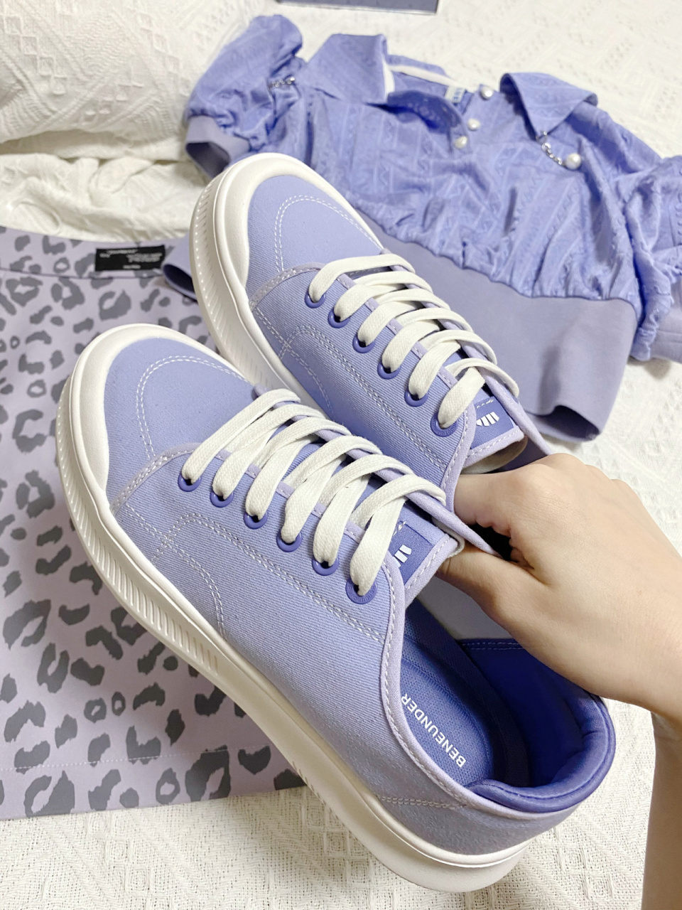 国货鞋子yyds! 看我又挖到了啥! 这个帆布鞋是香芋紫色的呢 今年好像