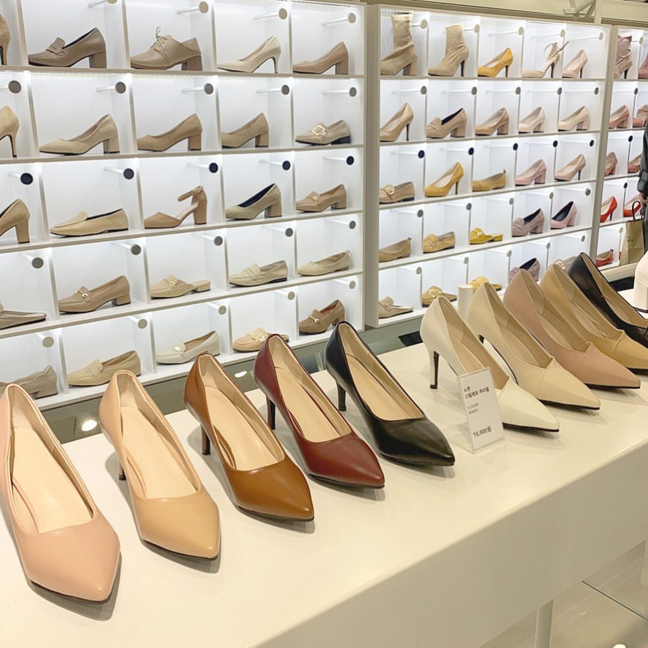 的女鞋店90 99店名:48637993 98还有姐妹不知道48