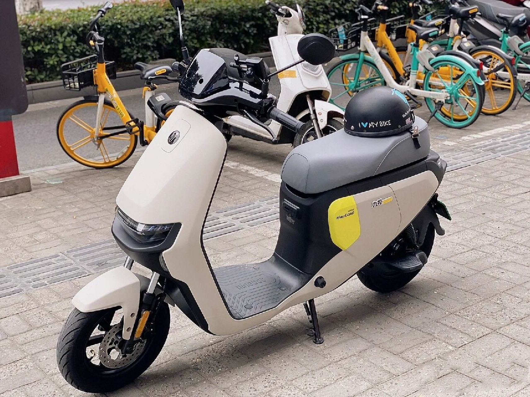 ninebot九号国标电动车最新款f系列 九号f90,车价5199 158送体座