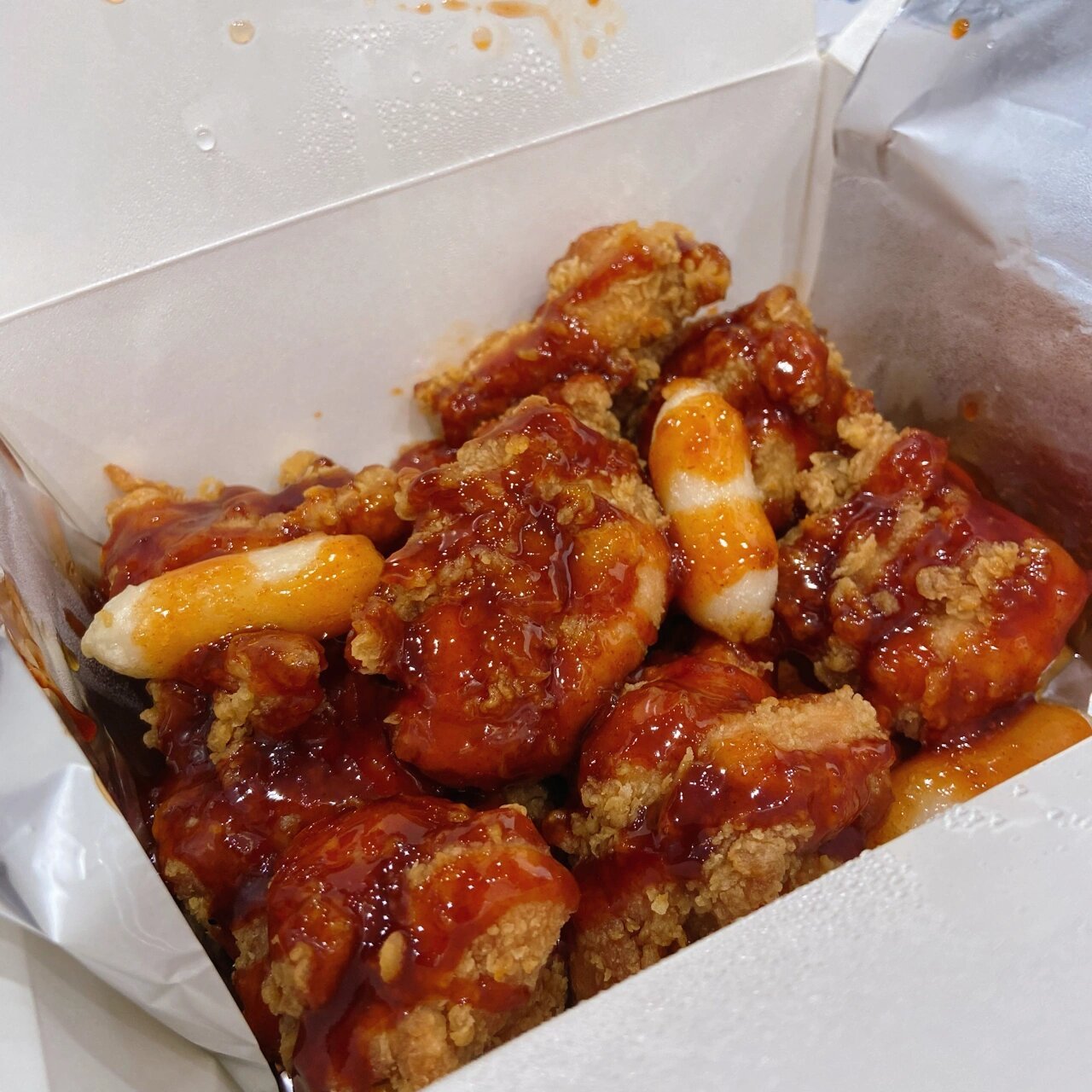 琥珀甜辣酱的炸鸡95就是最好吃的 每次点炸鸡必点琥珀甜辣酱,甜甜辣