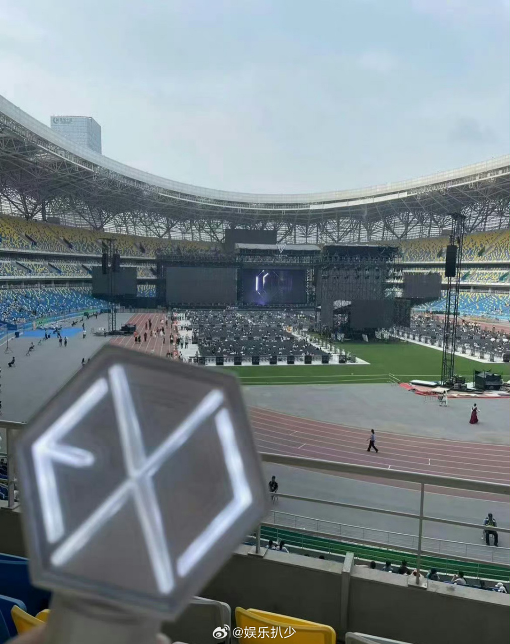 说到行星大战四叶草,当年exo的咆哮和tfboys青春修炼手册哪个更火啊?