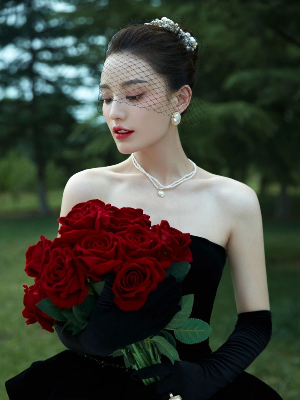 客人小姐姐的黑纱还原度也太高了,高贵冷艳的气质显露无疑.