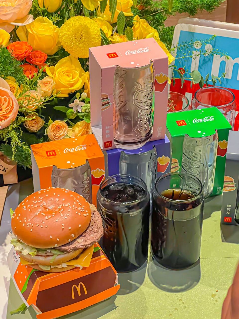 麦当劳可乐杯回归|双手握住夏日的快乐 乘着夏日的微风 麦当劳可乐杯