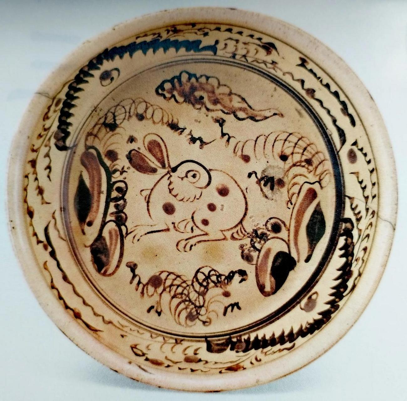 文物欣赏: 明 彭城窑白地黑花兔纹盆