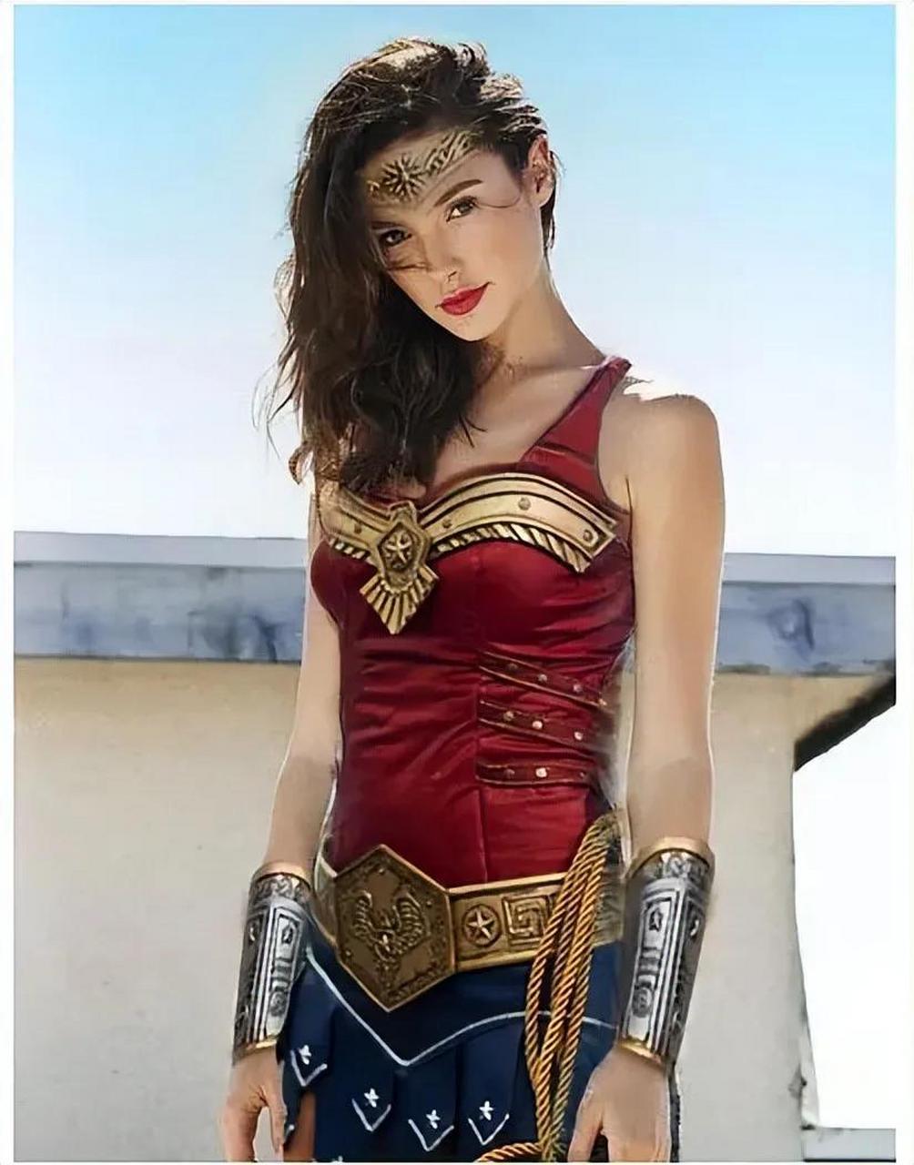 每日一美,今日盖儿加朵 第一部爆火的女超英, 盖尔加朵一定程度上代表