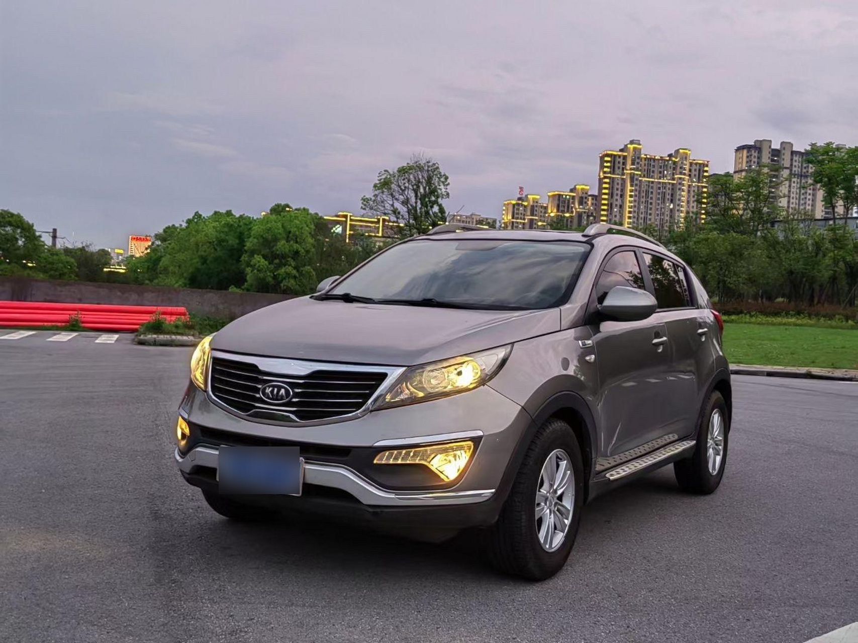 刚刚拿下12年上牌的起亚智跑,2.