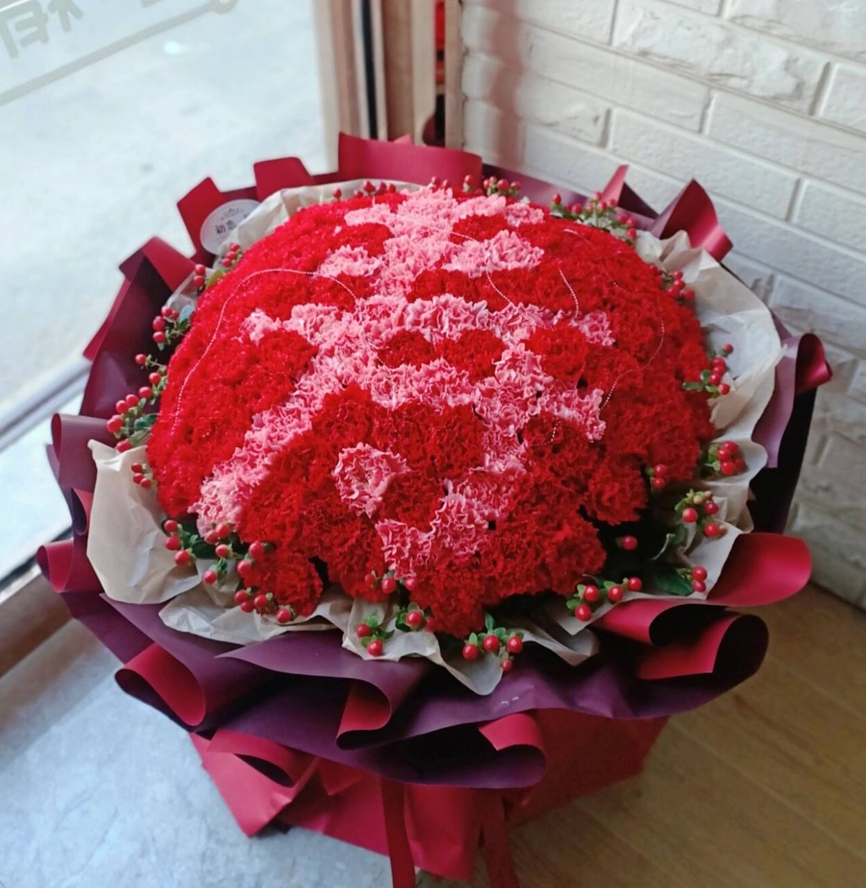 一束送长辈的生日过寿花束78愿您万寿无疆 99康乃馨组成"寿"字花束