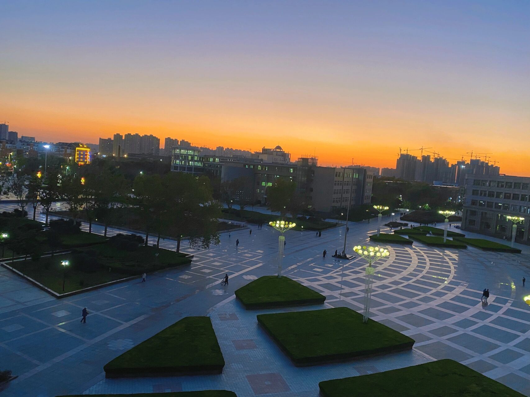 菏泽学院-在线解答 16615所有本科生和高考大部分专科生在北校区