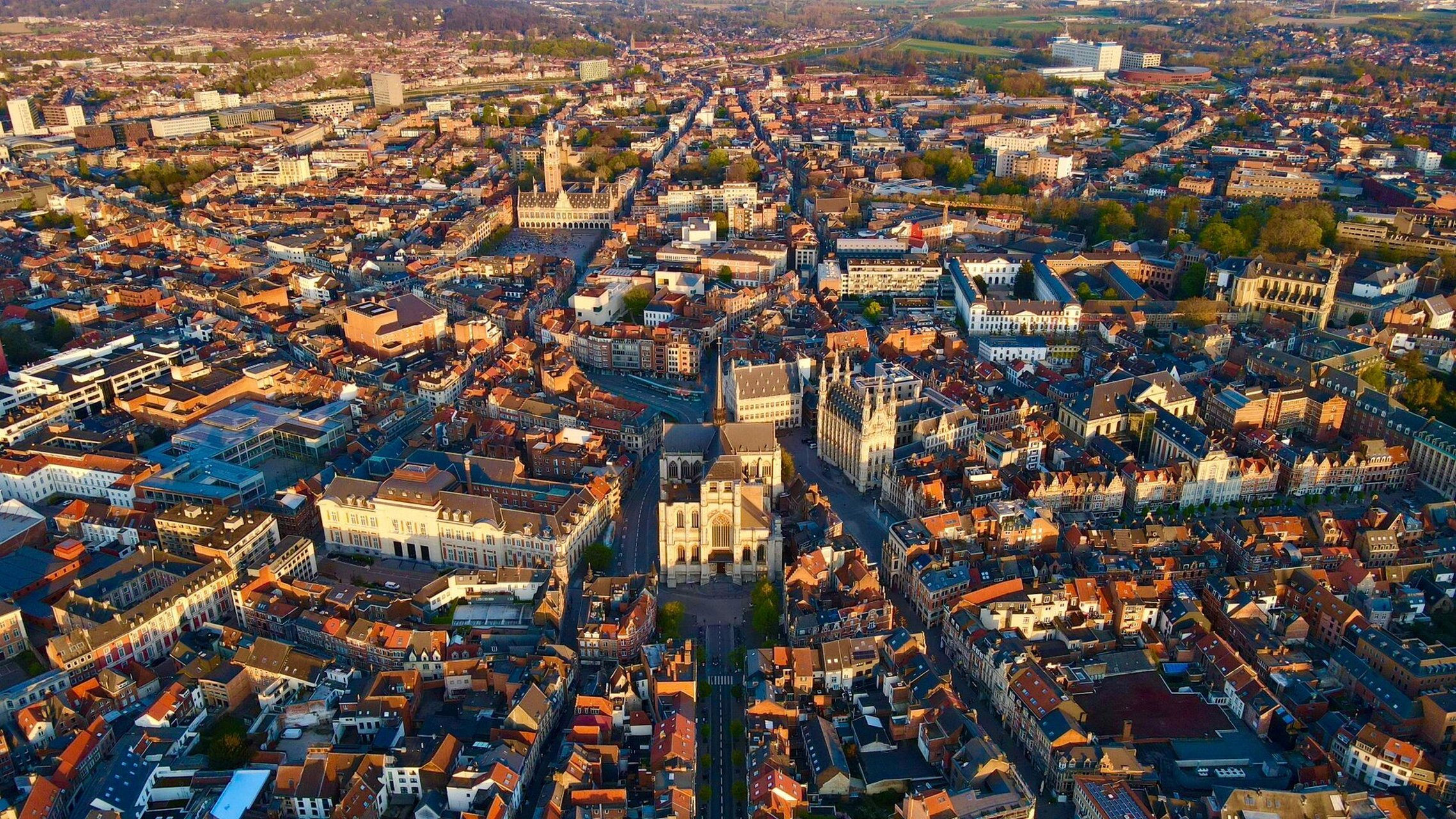 天主教鲁汶大学,简称ku leuven,位于比利时荷语区鲁汶市.