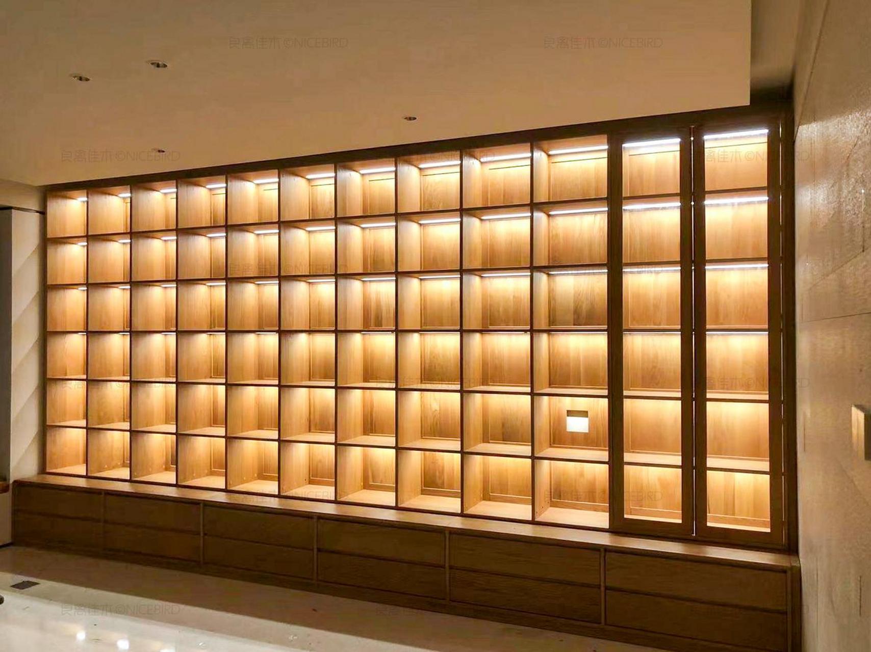 给深圳业主送货安装了,这个书柜真的是有灯带一亮,气场全开的即视感