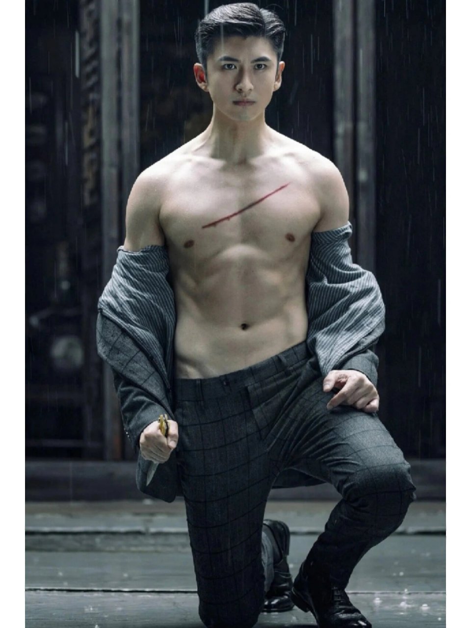 集合啦,张云龙露腹肌99 姐妹们已预约,看看有腹肌的张云龙93