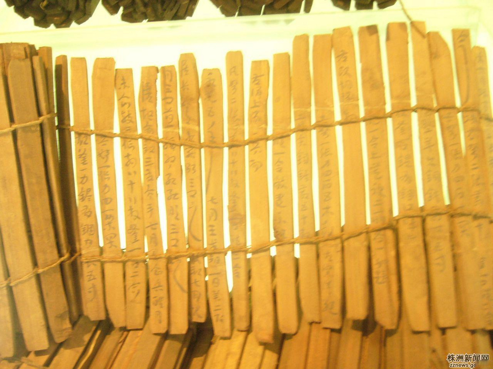 假如《史记》抄写时使用竹简,其长度像[睡虎地秦简]《编年记》一样在