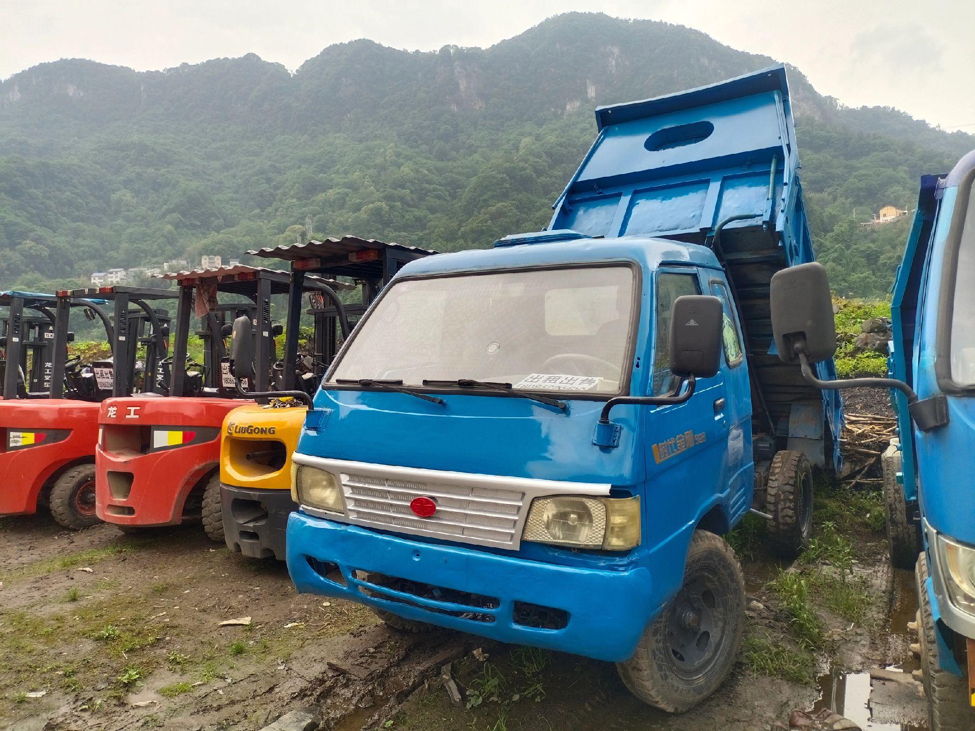 便宜! 朋友的货 五征自卸四轮车 1115柴油发动机 车箱内空2.71.5845