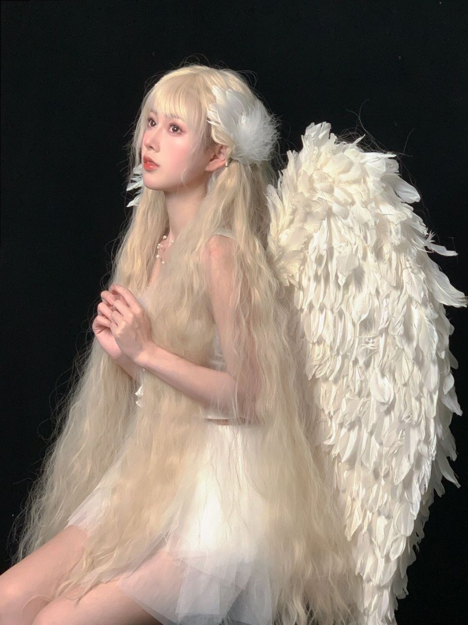 天使写真 | 坠落人间的天使 金发配冷白皮真的yyds 	 大翅膀也太仙了