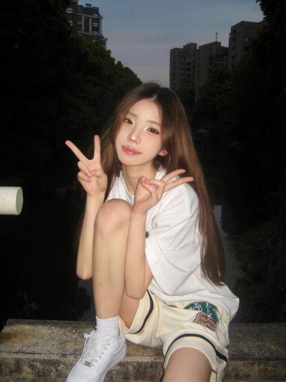 双手比耶 做自己的神