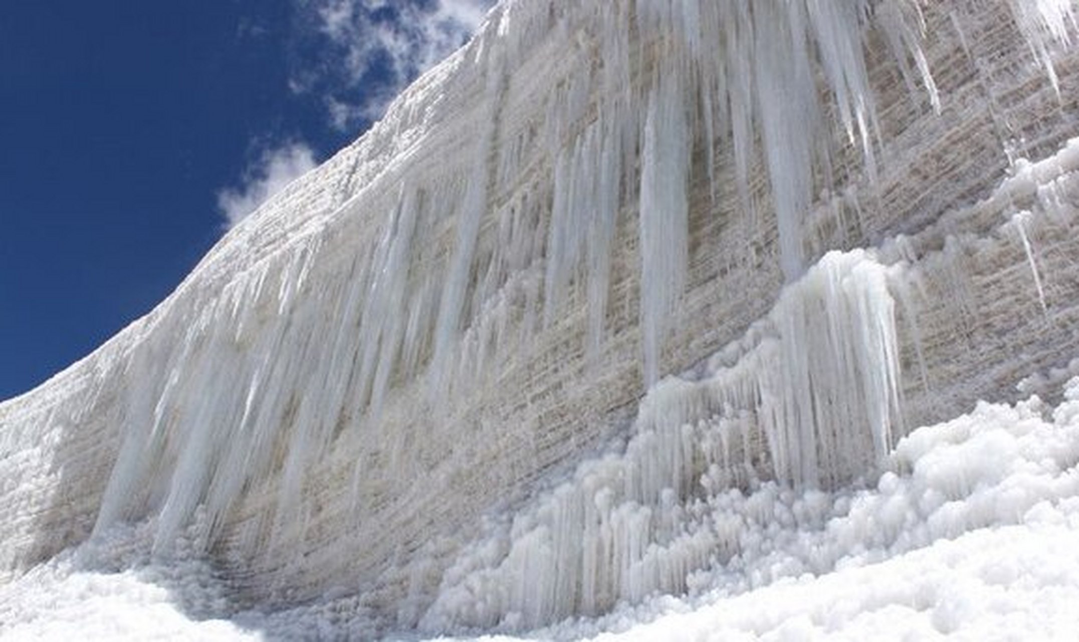 今日推荐|八一冰川 八一冰川位于中国青海省海北藏族自治州祁连县,是