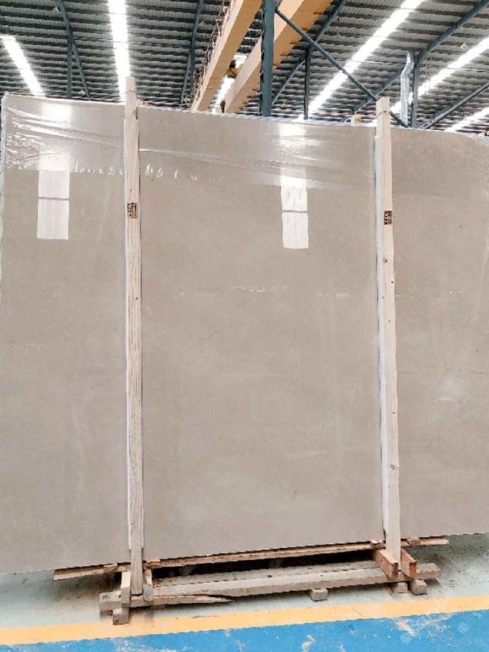 99莎安娜米黄 	 来自伊朗的莎安娜系列大理石素有米黄石之王的美誉