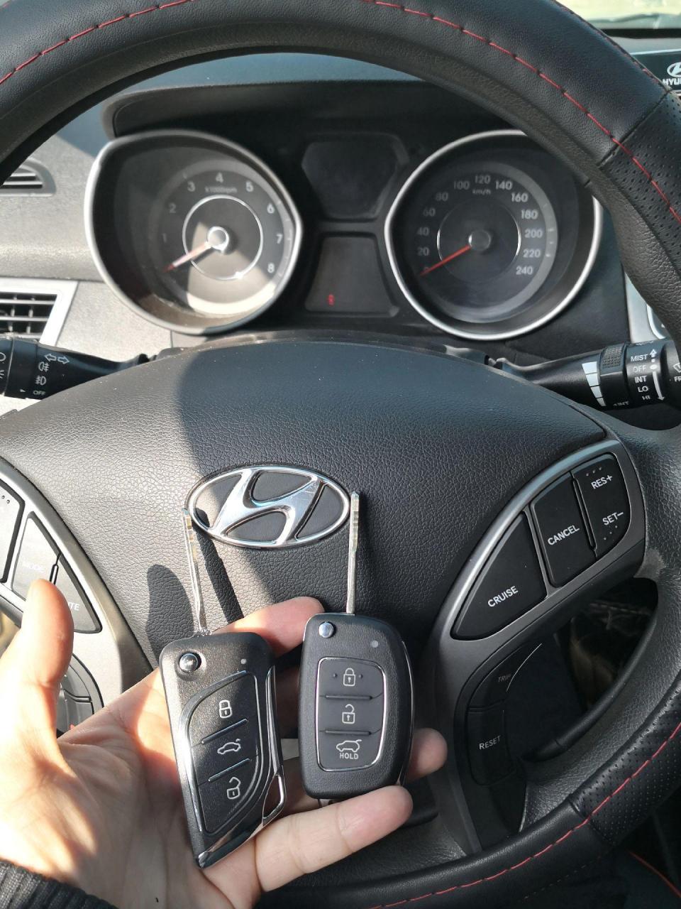 2016年现代朗动增配一把遥控折叠钥匙