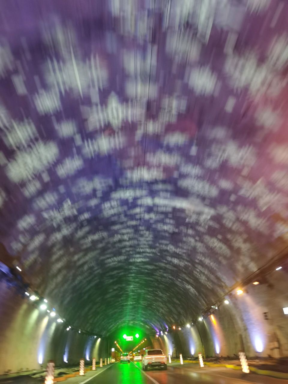 亚洲第一隧道"秦岭终南山隧道"  秦岭终南山公路隧道(qinlingzhong