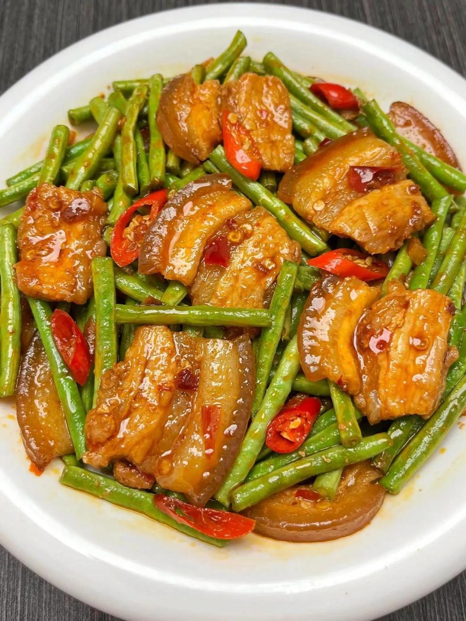 简单好吃的五花肉炒豆角家常做法,不用过油,豆角也干香入味很好吃!