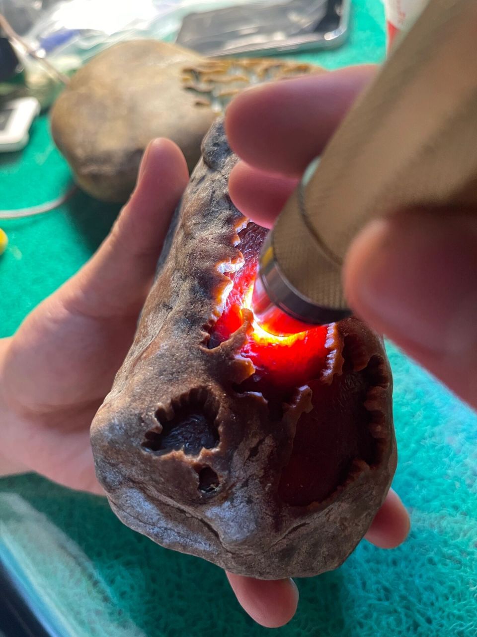 缅甸天然翡翠原石,红翡,稀有色