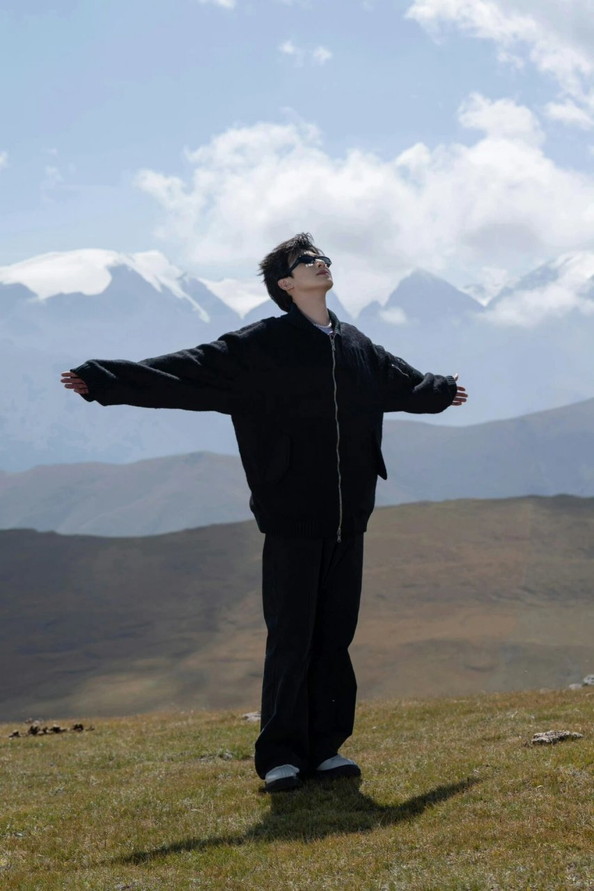 偶然在抖音刷到了白敬亭壁纸!