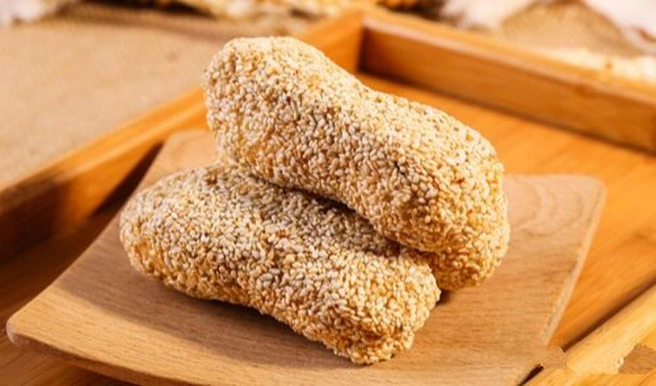 赣州的美味小吃,香脆麻通你吃过吗? 麻通又称麻枣,已有近百年的历史.