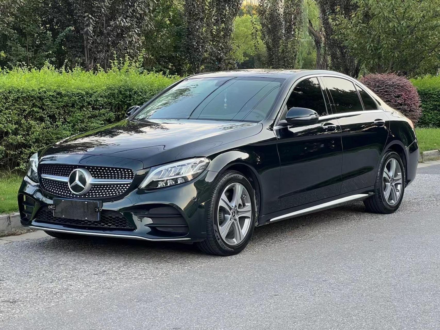 奔驰c260l 运动版,加价选祖母绿车漆,21年2月上牌,1.