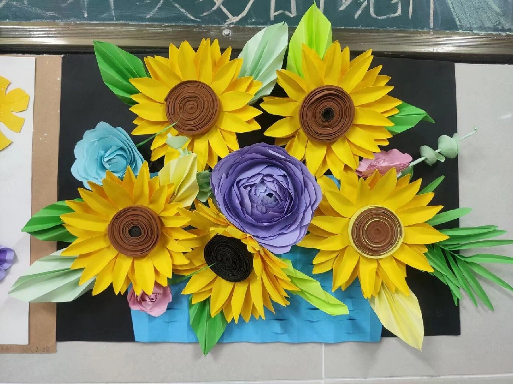 纸浮雕手工作品(原创作品) 纸浮雕花束,采用向日葵 玫瑰花以及一些