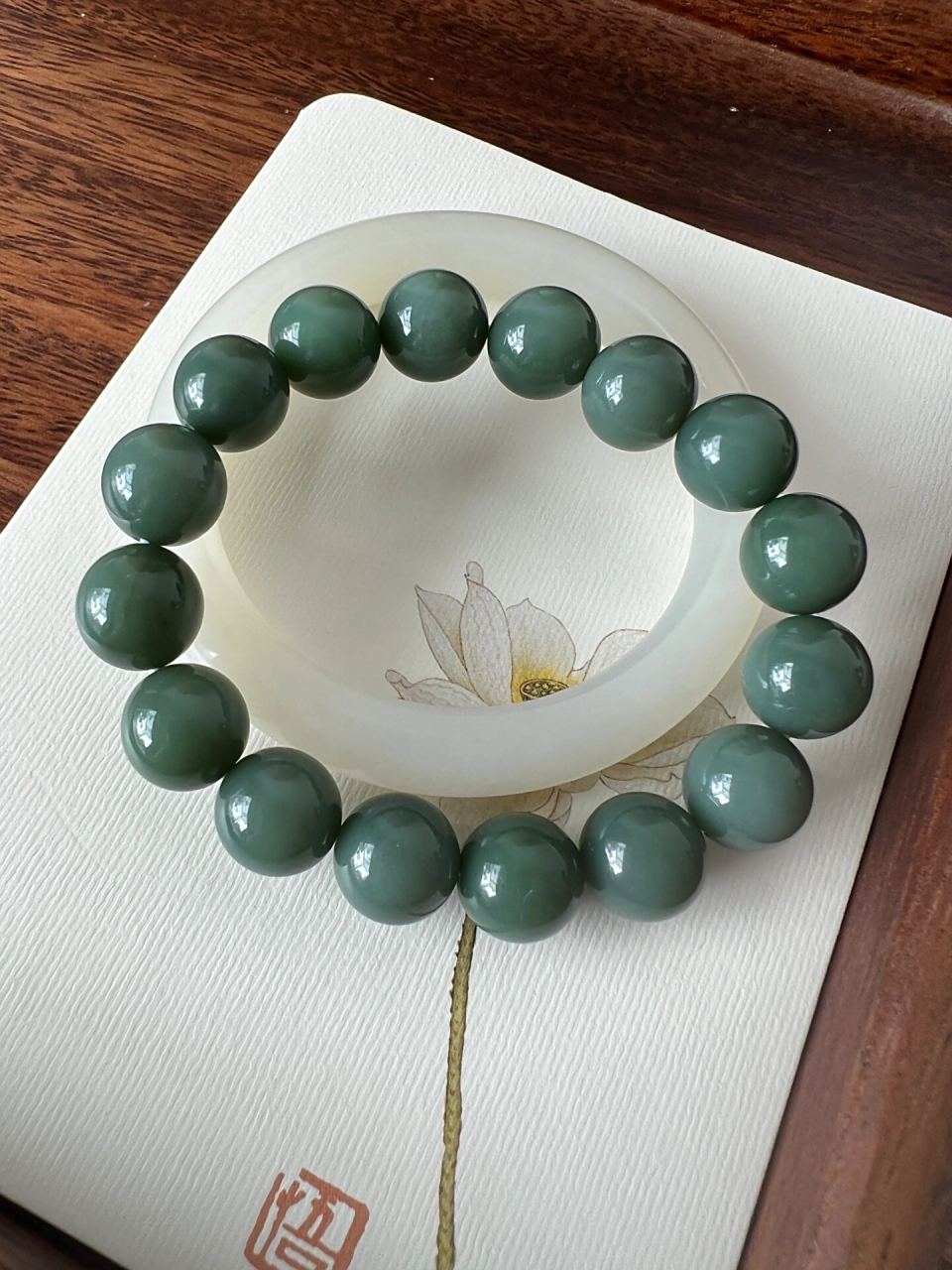 碧玉鸭蛋青瓷蓝手串 俄碧的颜色真是丰富多彩 这是一款不多见的鸭蛋