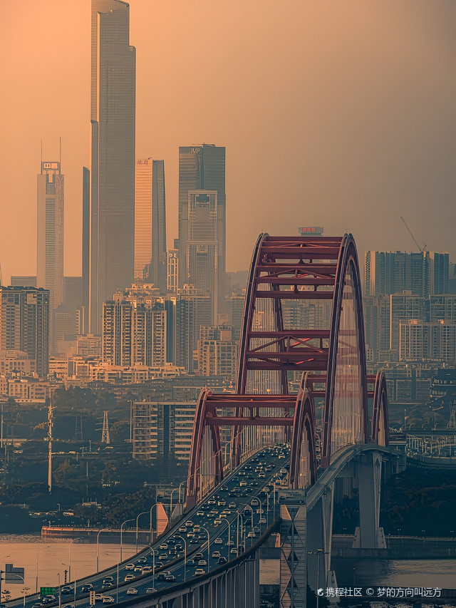 新光大桥是中国广东省广州市境内一条连接海珠区与番禺区的过江通道