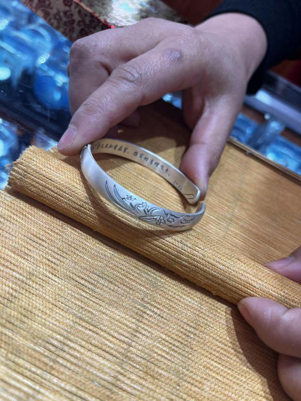 大理购物避坑·买银器篇 很多姐妹来到大理肯定都很兴奋,大理古城眼花