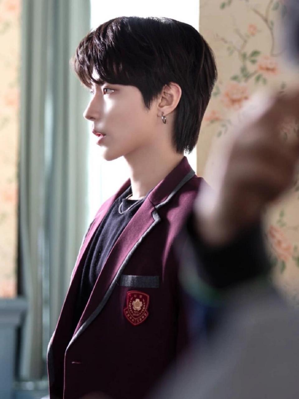 韩国明星no.37-黄寅烨ins图片