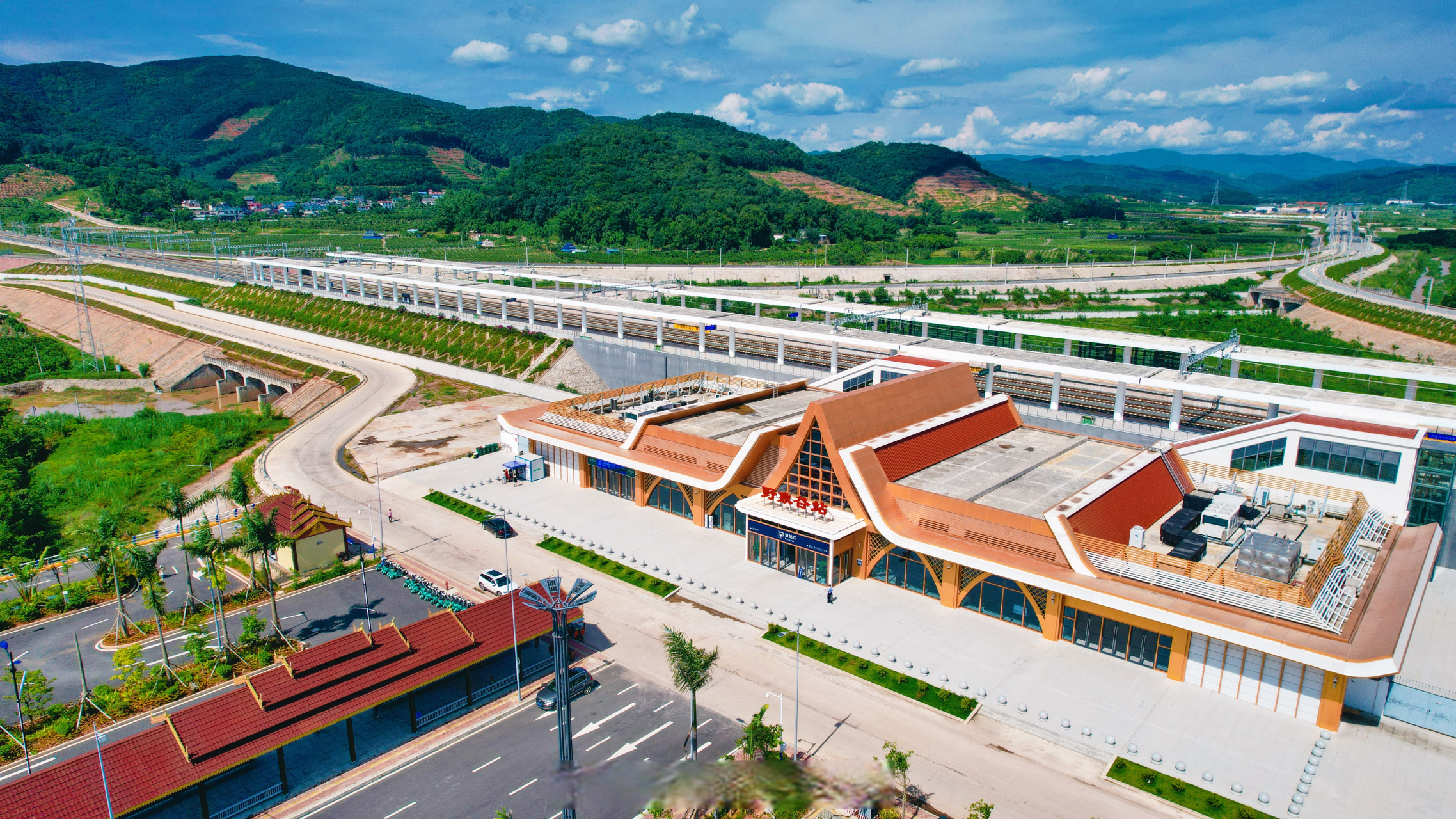 景洪火车站建设图图片