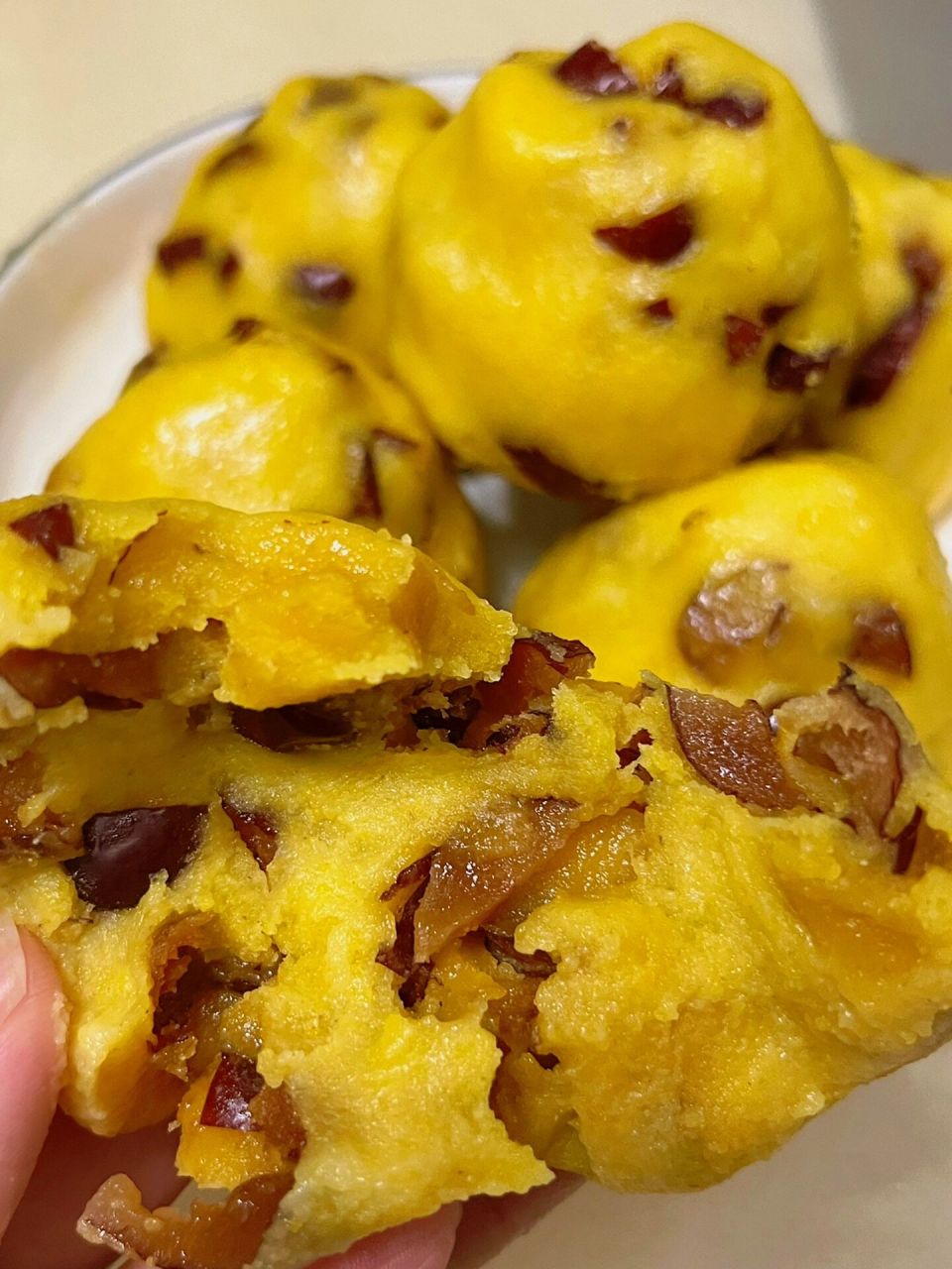 大黄米面红枣窝窝头,香甜软糯 浓浓的枣香味 食材:大黄米面  玉米面