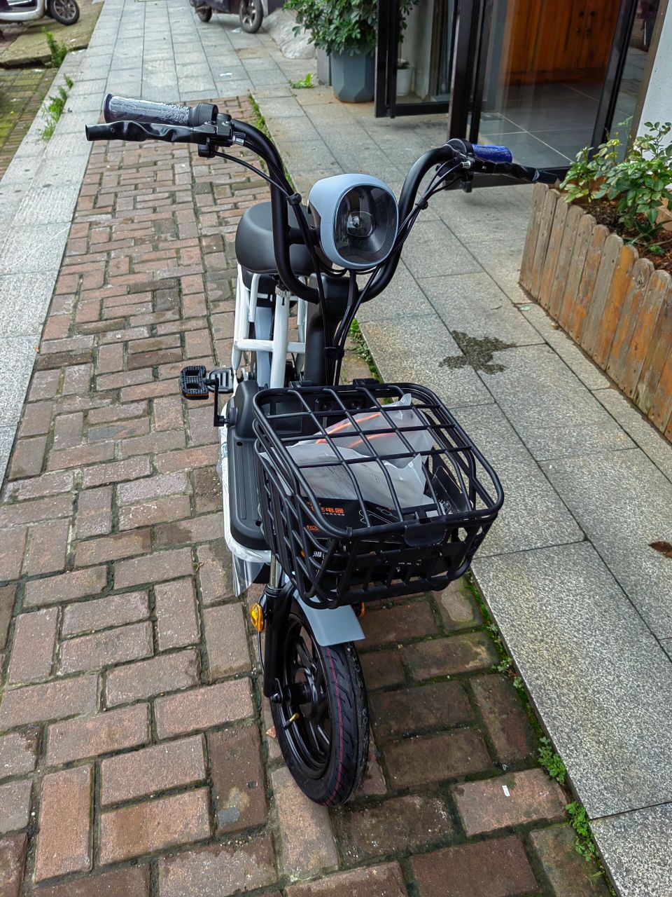 1299元雅迪电动车 48v12a电动车