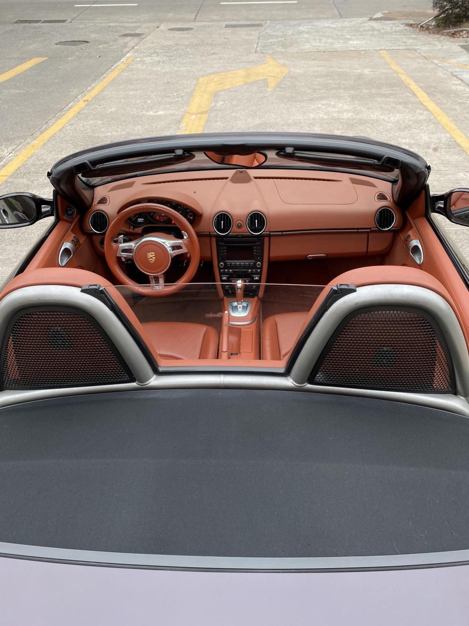 两座软顶敞篷跑车(指导价:70.