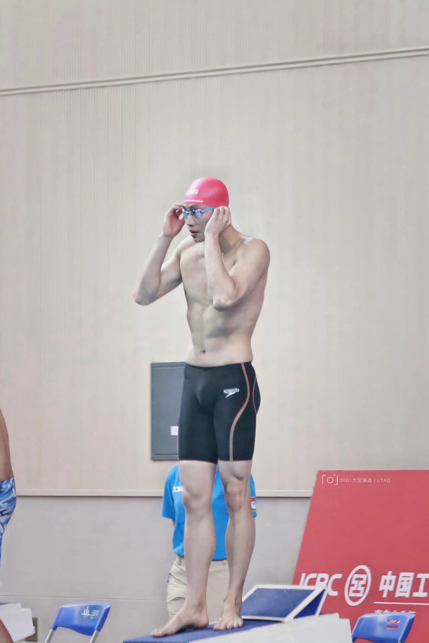 林涛,男,游泳运动员,大帅哥一枚