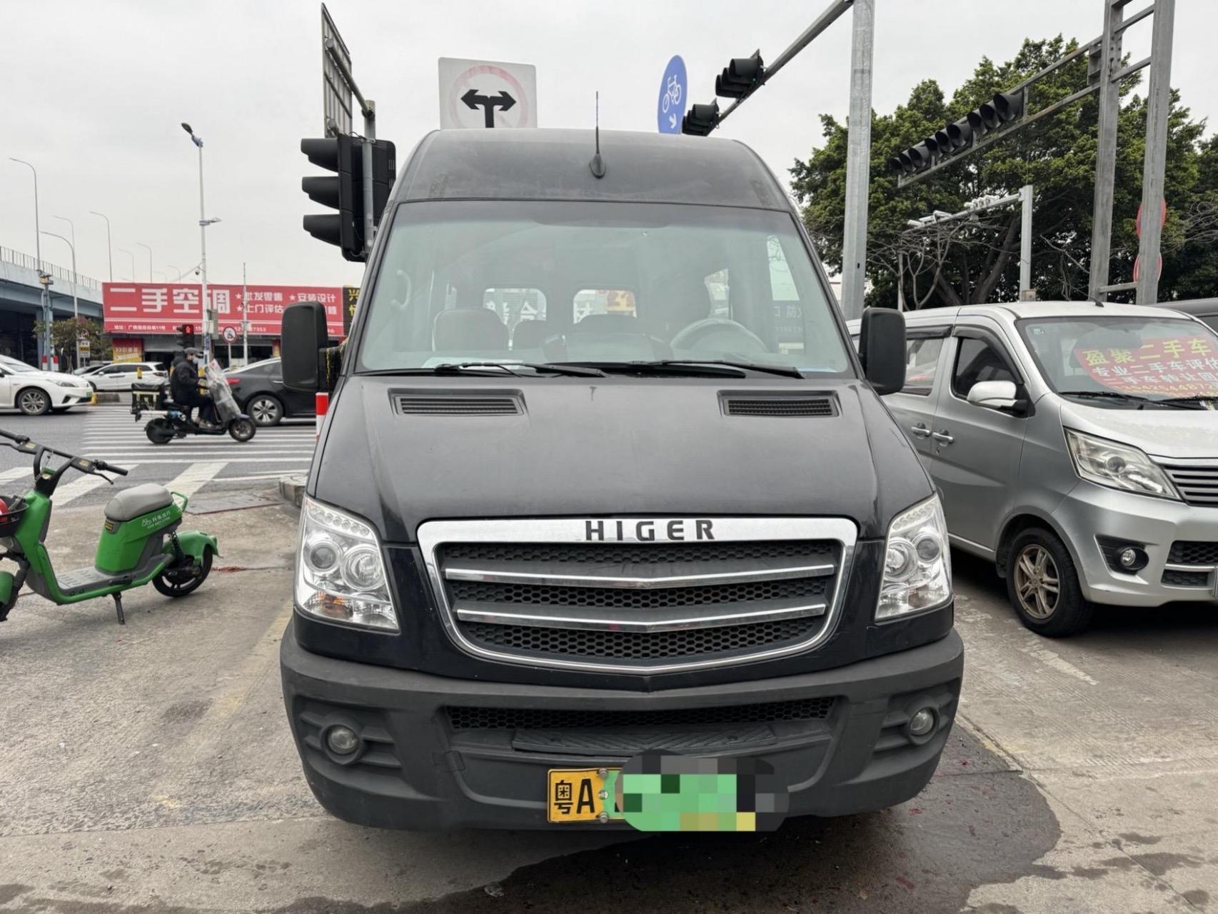 2015年金龙14座客车