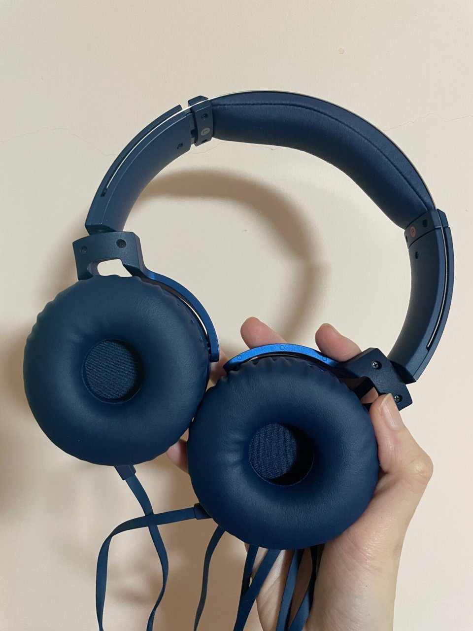 索尼耳机mdr-xb550一键换新 |代言人toto 向右滑动图片,帮我一键换新