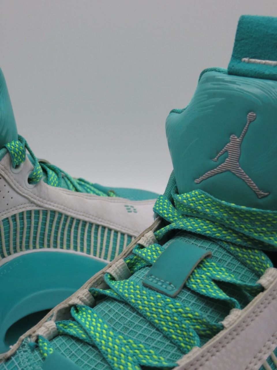 今天开箱的球鞋是aj35低帮的郭艾伦配色,个人觉得算aj35低帮配色中的