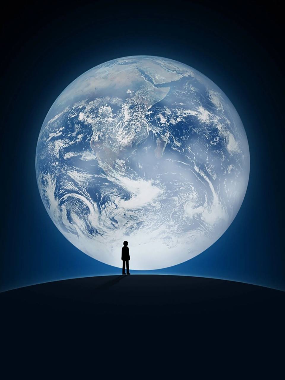 打开微信启动页面,你们也看这页面思考过吗 一个人仰望着星球,给人一