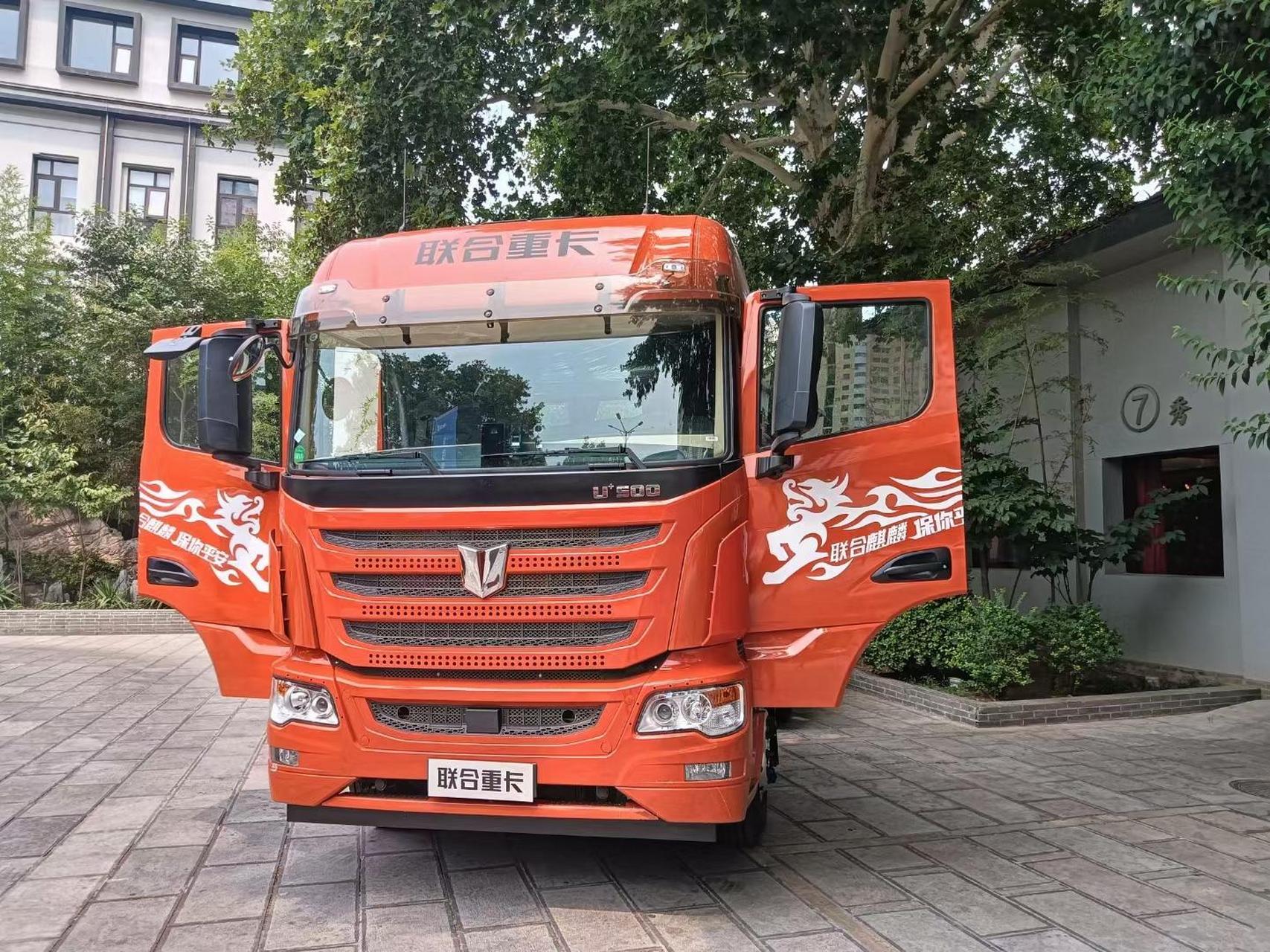 特价出一台联合卡车lng牵引车,500马力13升发动机,发动机5年质保,1350