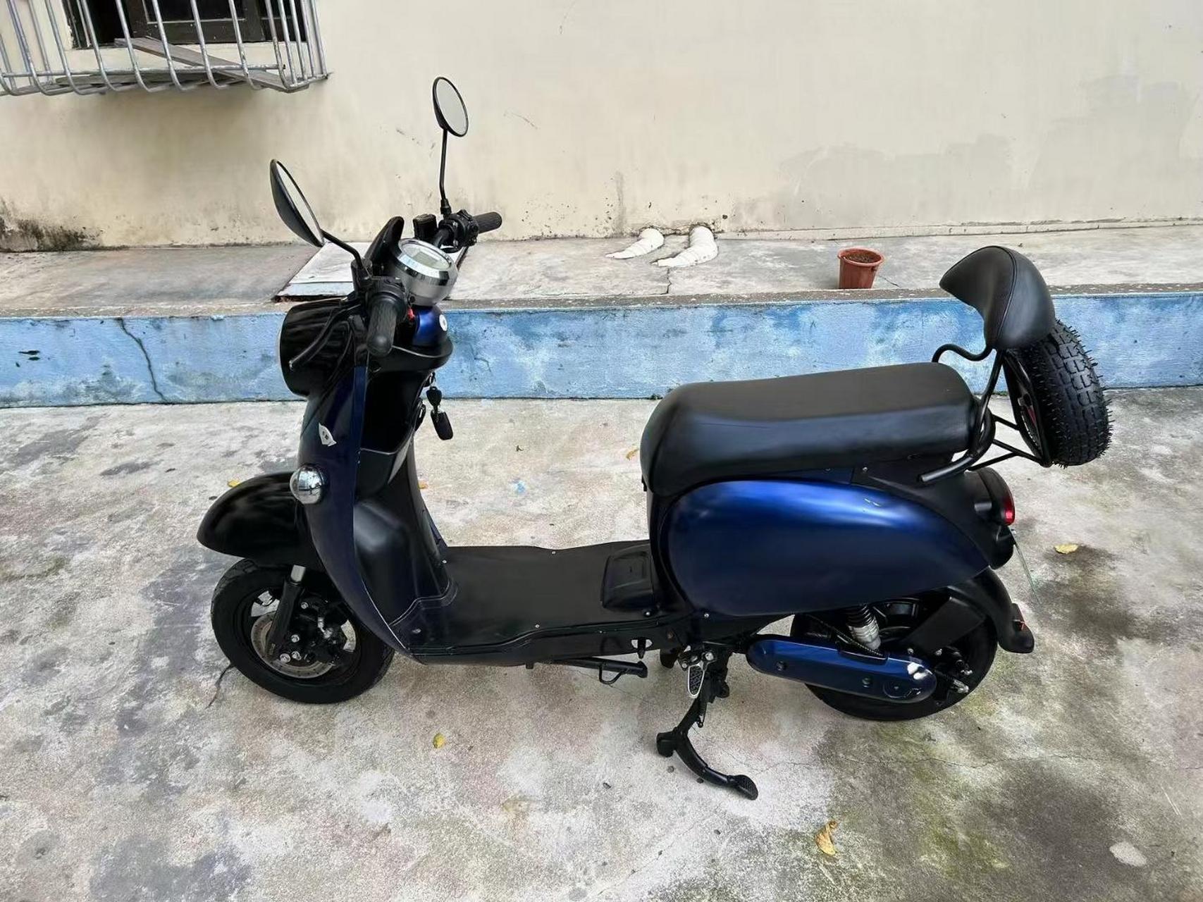 卡摩电动车60v20安 续航40公里左右前后双碟刹 高配版 功能正常 成色