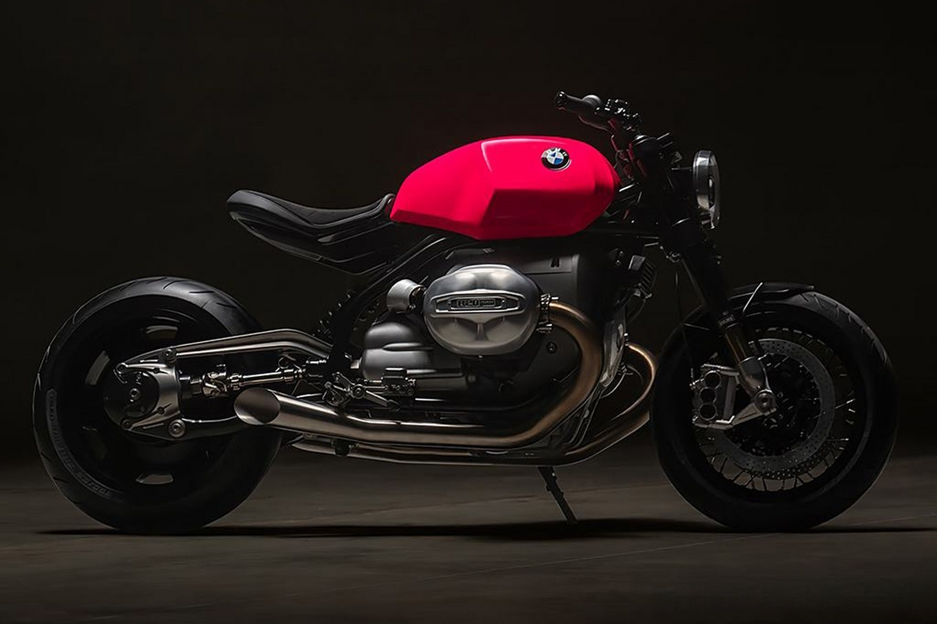 宝马发布了一款最新摩托概念车宝马r20,最大排量达到了2.0l.