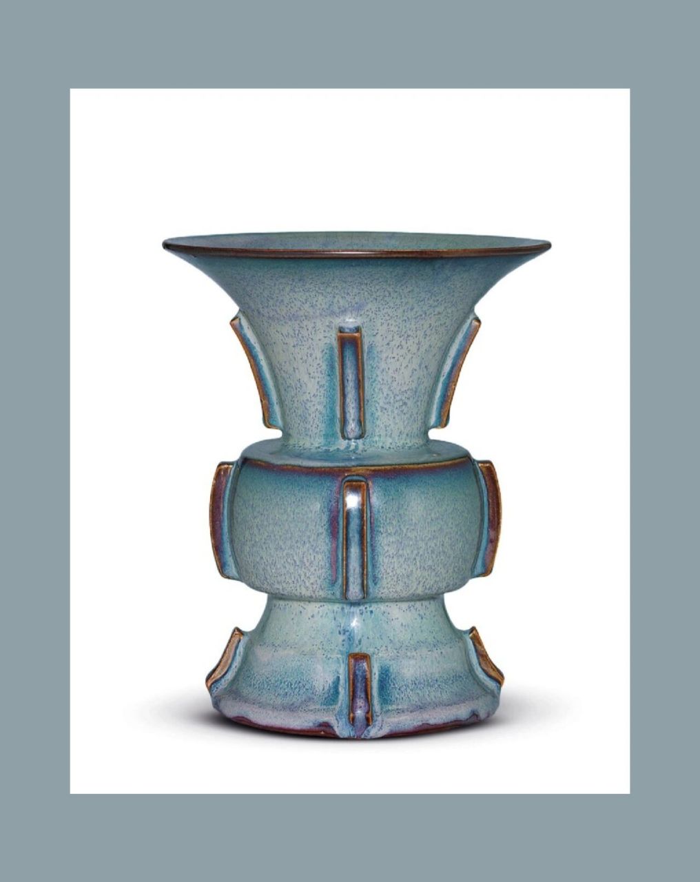 五大名窑之钧窑 钧窑是宋代五大名窑之一,以丰富多变的窑变釉色瓷器而